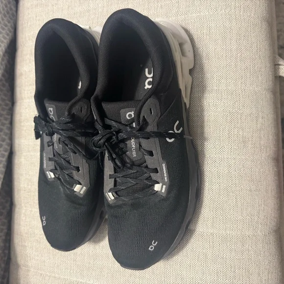 On Cloud Running Men's Black and Dark Gray Athletic Shoes (Cloud Flyer) - Picture 2 of 4